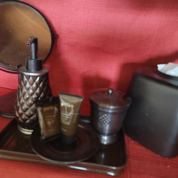 NEW! 6pc. Elegant Bronze/ Brown Metal / Ceramic Complete Bathroom Accessory Set - Picture 14 of 15